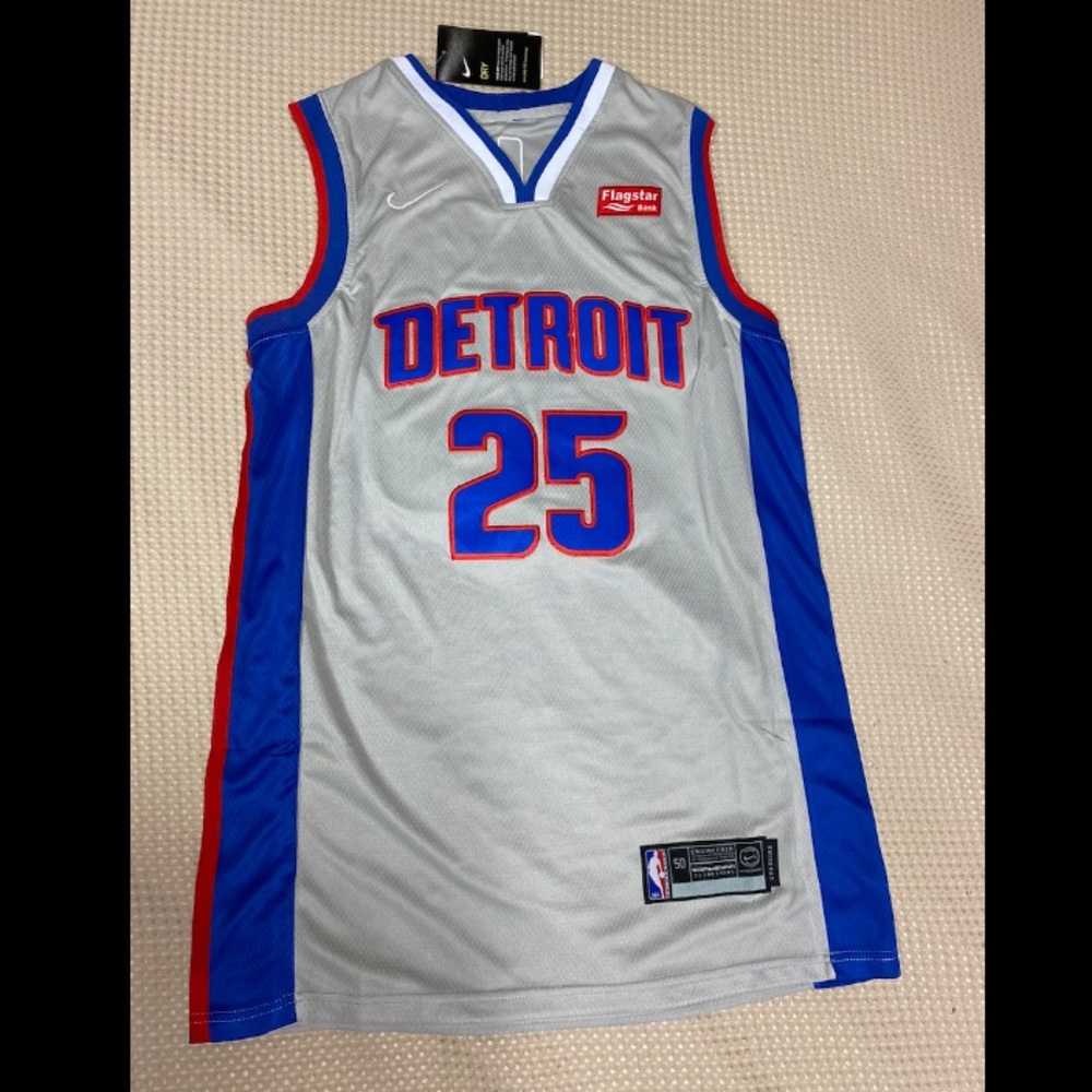 Derrick Rose Piston’s Jersey, Men’s Large